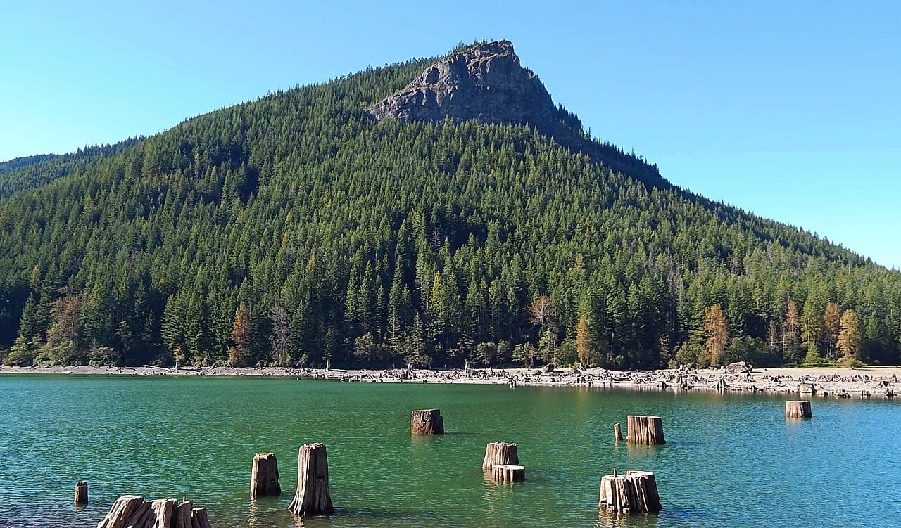 Rattlesnake Ledge from Rattlesnake Lake